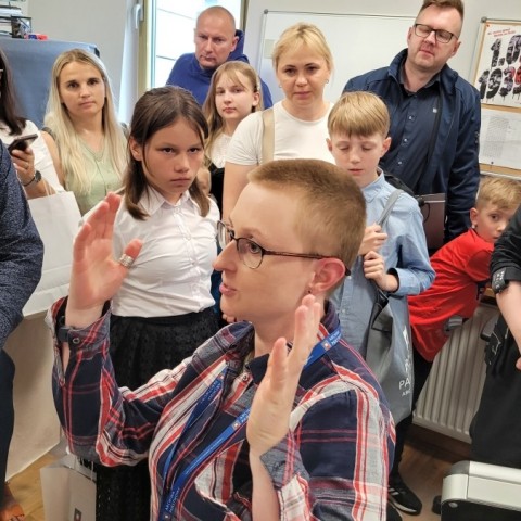 Powiększ obraz: wycieczka do digitalizacji