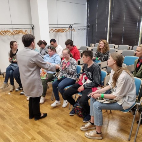 Powiększ obraz: uczestnicy lekcji archiwalnej